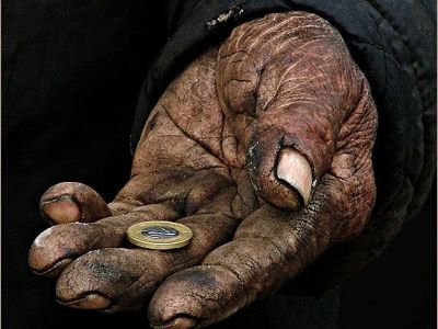 SERVIR AL DESAMPARADO